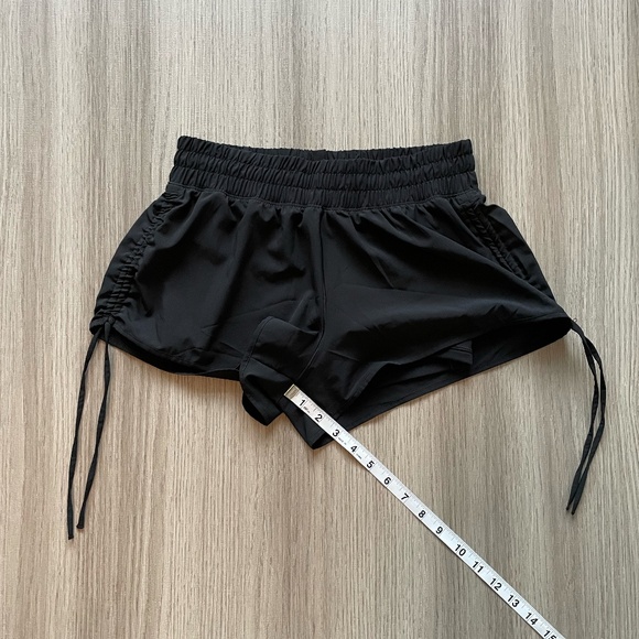 OFFLINE by Aerie Ruched Hot Stuff Short Black Small - Picture 6 of 9